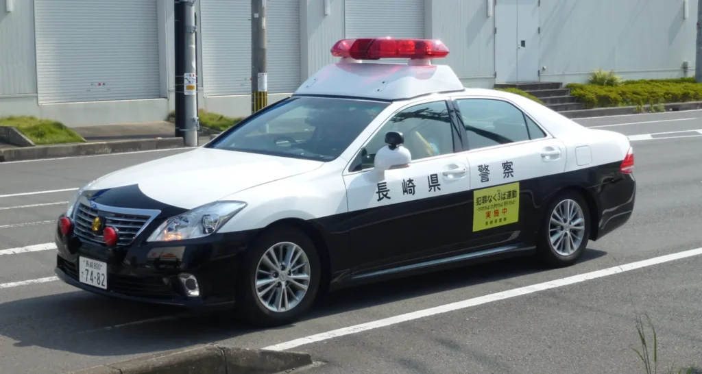 crown-police-cars-in-japan